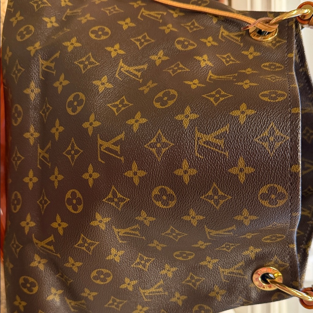 Louis Vuitton Monogram Canvas Detail - Brown with Gold Hardware - Picture 16 of 16